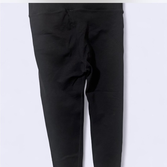 Black OFFLINE by Aerie leggings - Picture 2 of 7